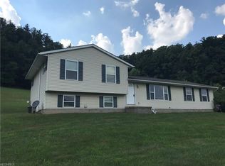 6166 Stonecreek Rd, Newcomerstown, OH 43832