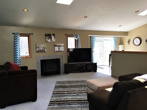 2nd image of 917 Crystal Dr