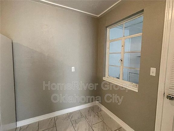 4th image of 1119 E Arkansas St