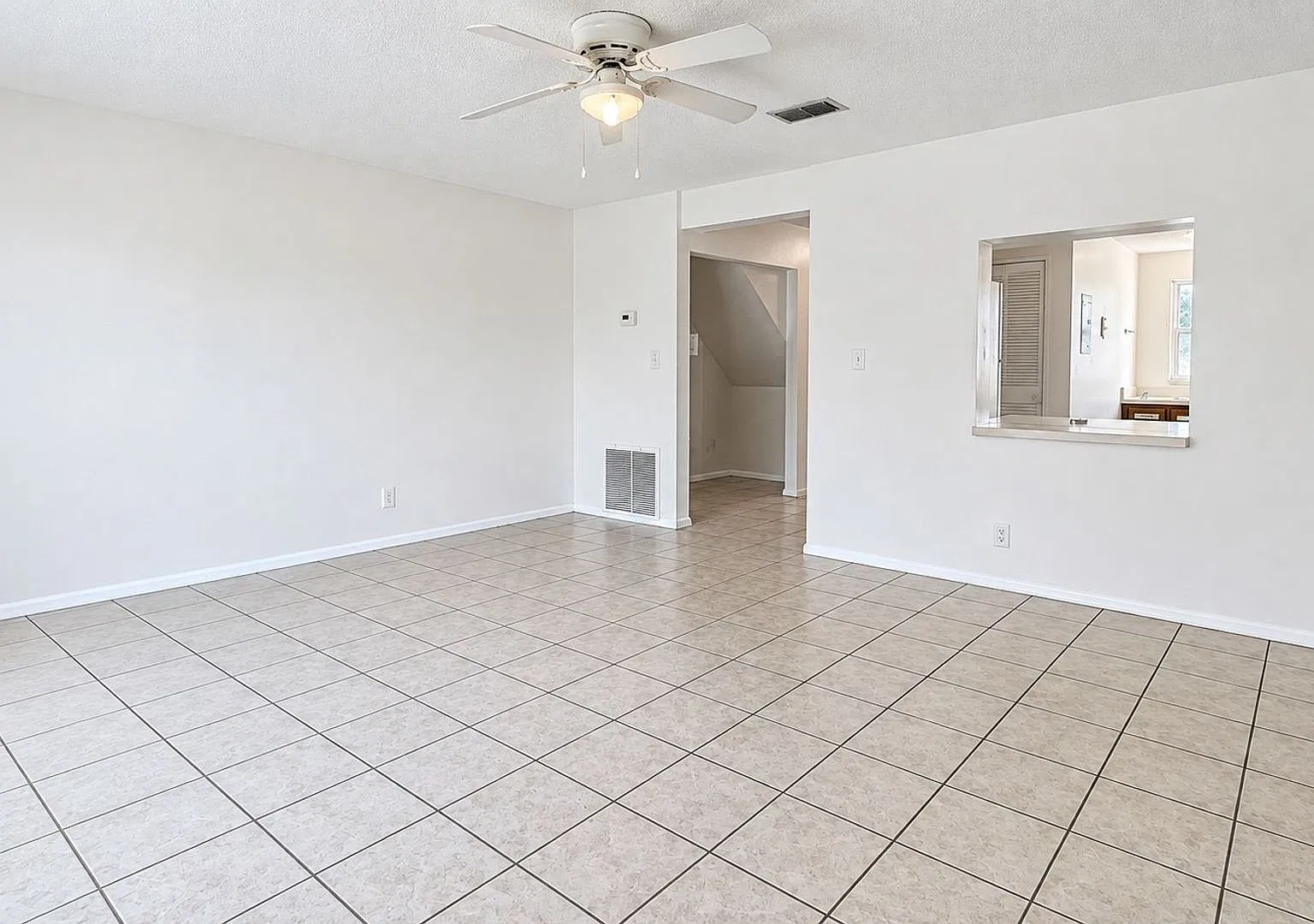 Spacious 2 Bedroom, 2.5 Bath Townhome with Community Pool Melbourne — Photo 3