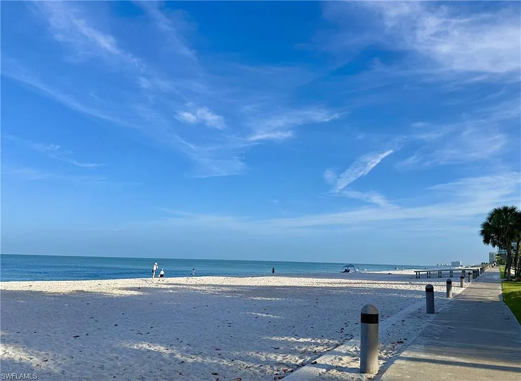 4 bed, 3.0 bath, 2000 sqft, $10,000 — Photo 4