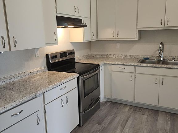 4th image of 317 Oak Dr