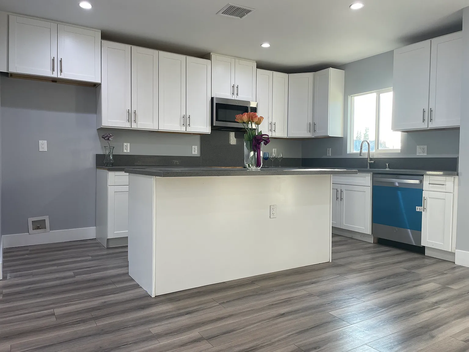 3 bed, $3,400 — Photo 3