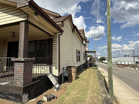 3rd image of 900 Morrison St
