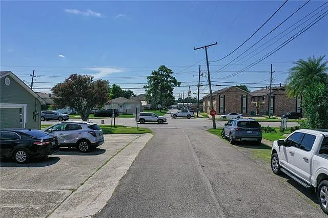 517 Clearview Pkwy — Photo 3