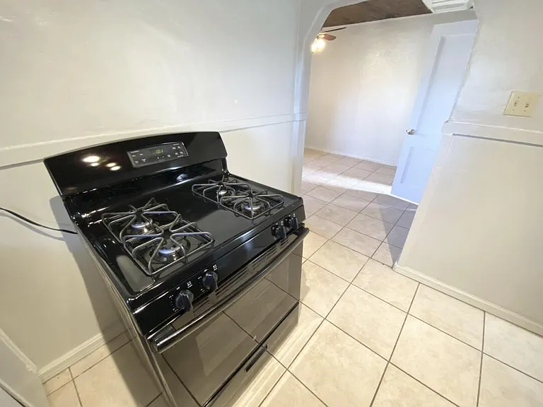 426 Headingly Ave NW #B — Photo 2