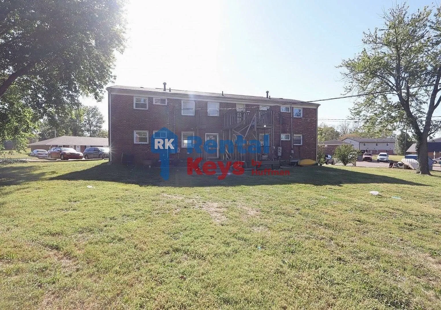 916 Parkview Drive — Photo 3
