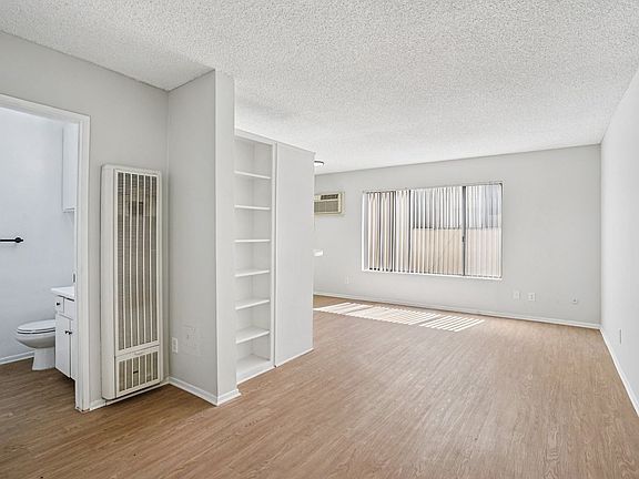 4th image of 238 S Serrano Ave APT 211