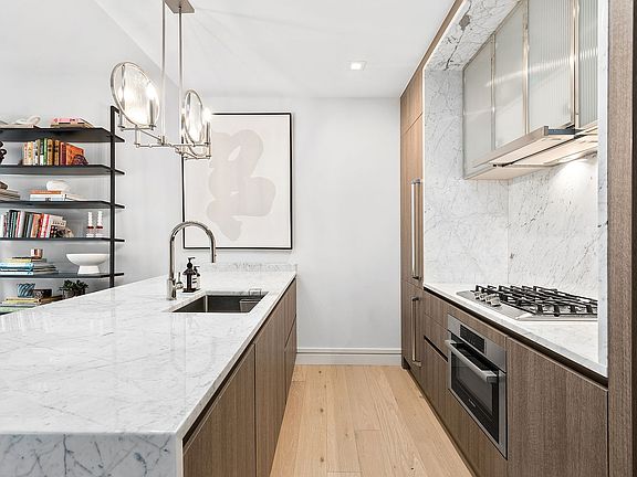 4th image of 181 E 28th St #402