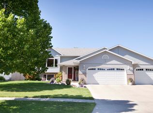 3001 37 1/2 Ave S, Fargo, ND 58104