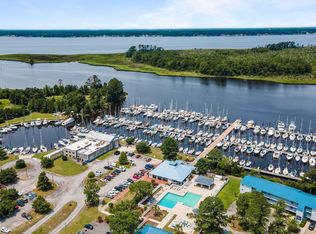 908 Crooked Creek Dr, New Bern, NC 28560