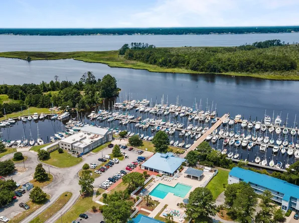 908 Crooked Creek Drive, New Bern, NC 28560