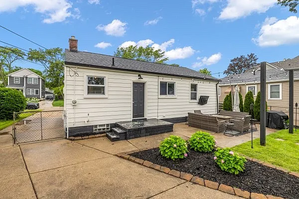 2842 Oakshire Ave — Photo 9