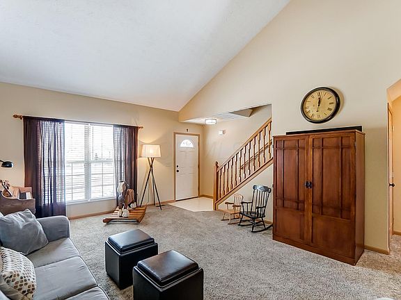 3rd image of 629 Vedette St