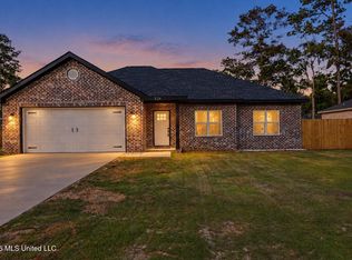 524 Plum St, Ocean Springs, MS 39564