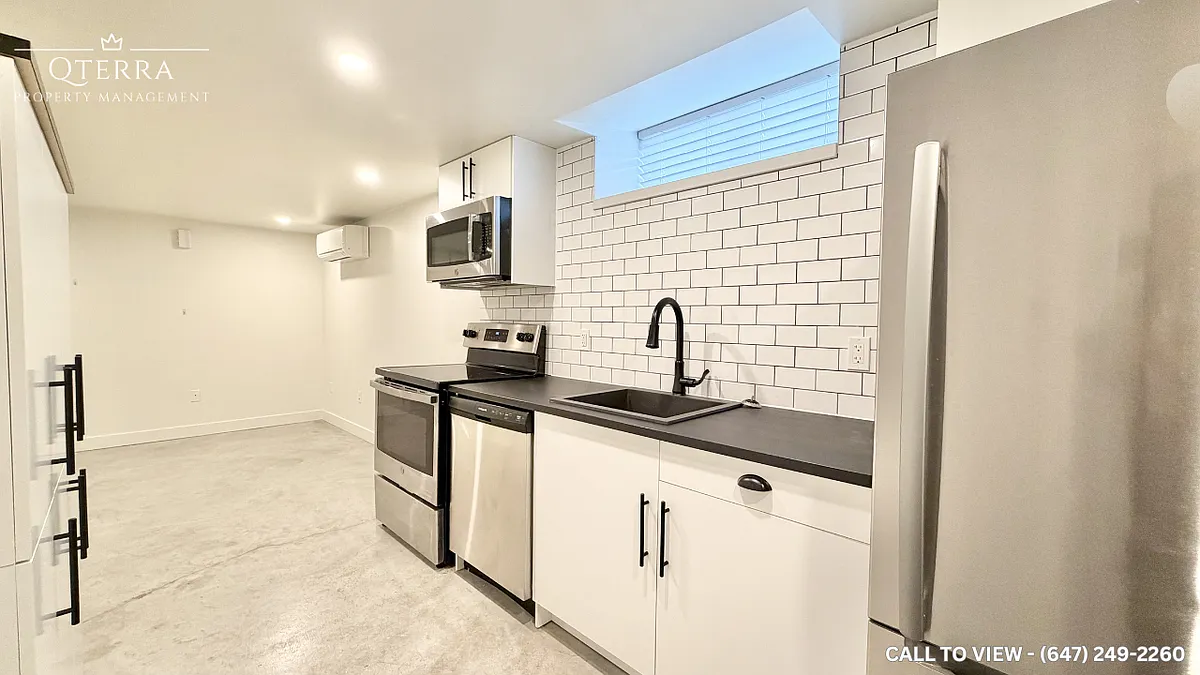 Building Photo - 1370 Killarney Beach Rd #7