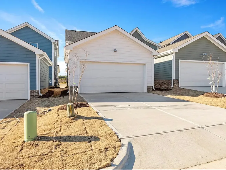 863 Central Park Dr — Photo 11