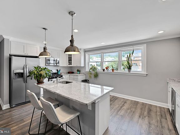 4th image of 7398 Valley Ave #C