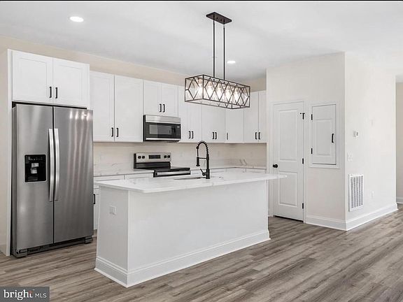 3rd image of 5 Sunrise Ave