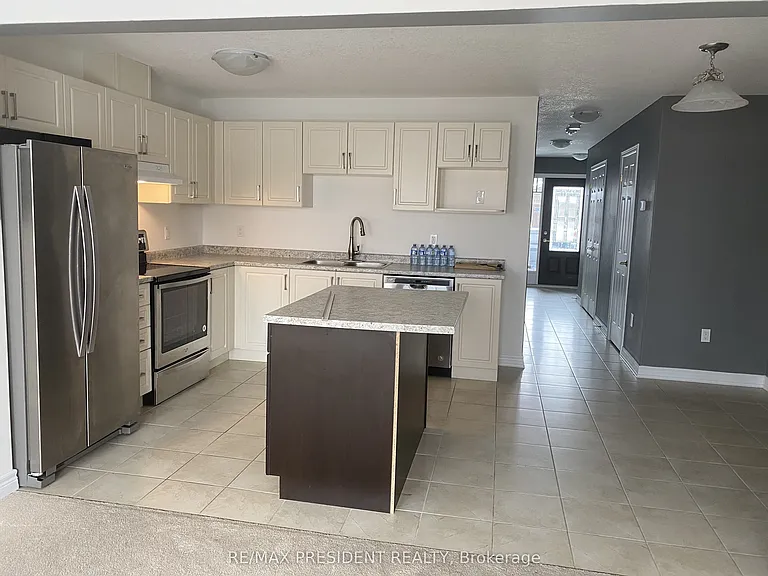 37 Winterton Ct W — Photo 2