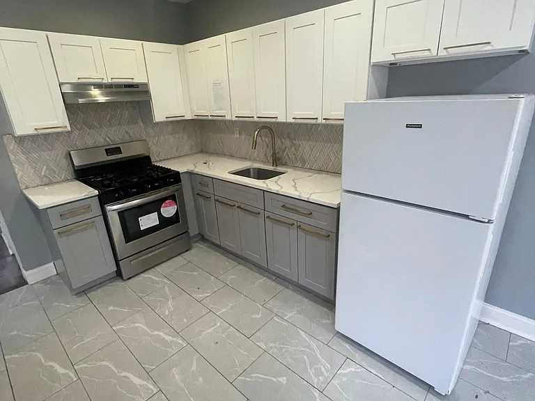 553 S Orange Ave #2 — Photo 5
