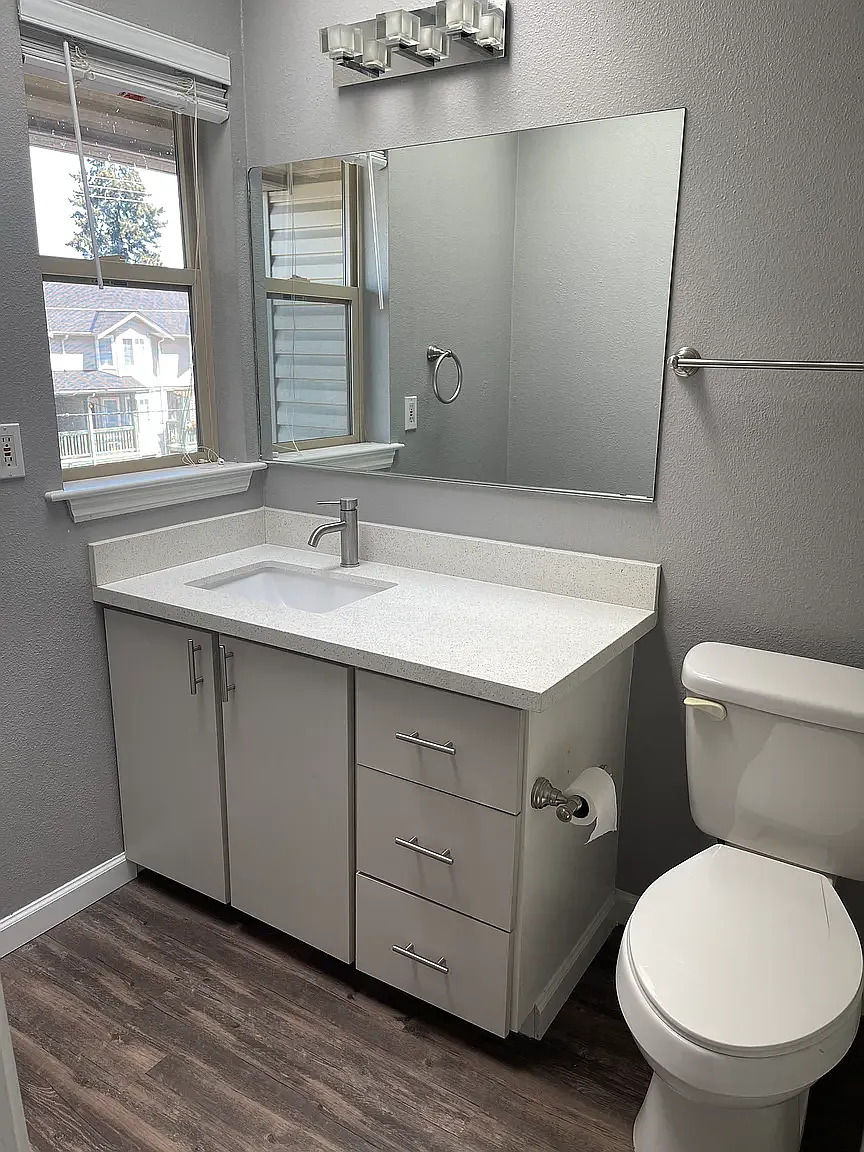 bathroom - 715 N 95th St #8