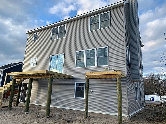 5th image of 3145 Sterling St