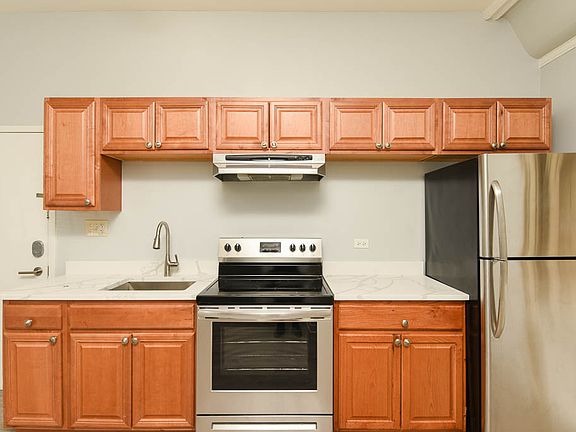 3rd image of 7450 N Greenview Ave APT G2