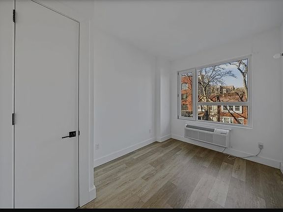 4th image of 1043 President St #1B