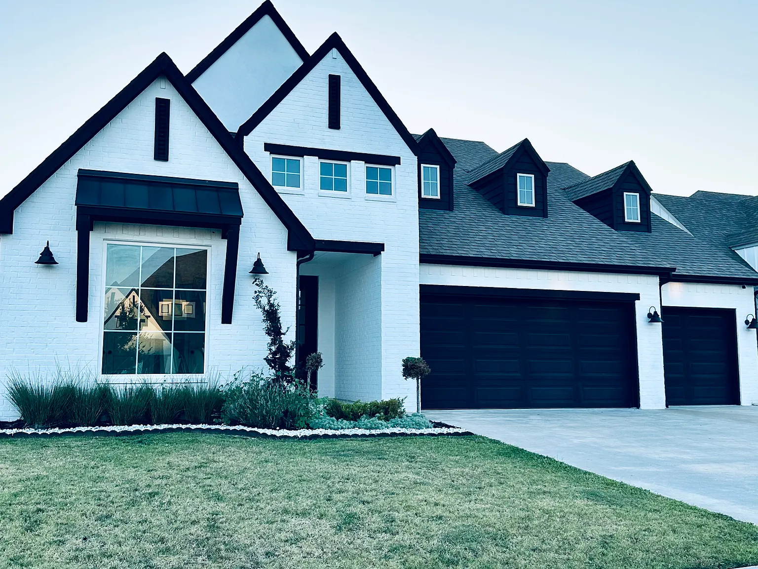 4 bed, 2.5 bath, 2754 sqft, $3,300 — Photo 2
