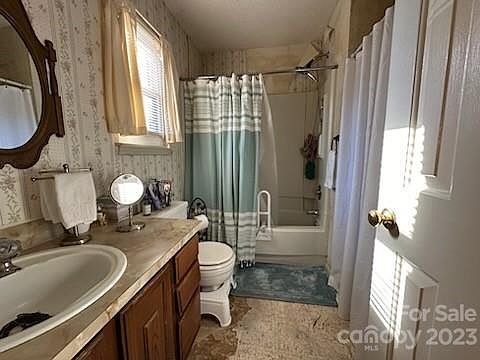 3rd image of 5746 Carved Oak Cir