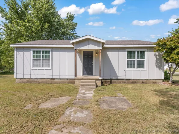 305 SE 4th St, Wagoner, OK 74467