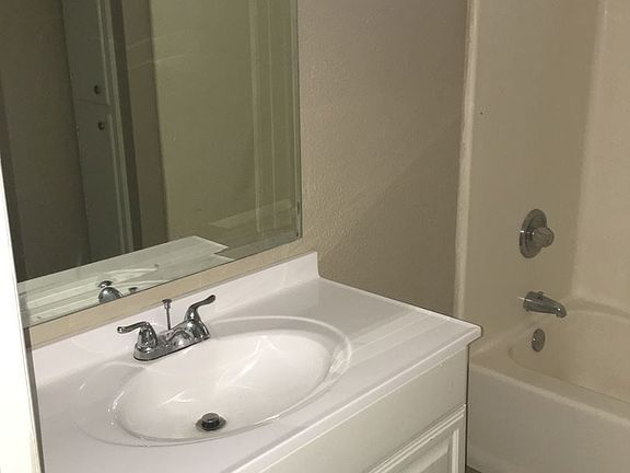 4th image of 223 Monterey St APT B
