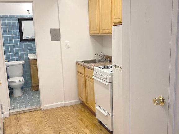 3rd image of 335 W 29th St APT 4A