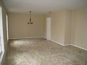4th image of 708 Woodland Ct
