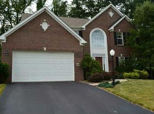 1621 Settlers Dr, Sewickley, PA