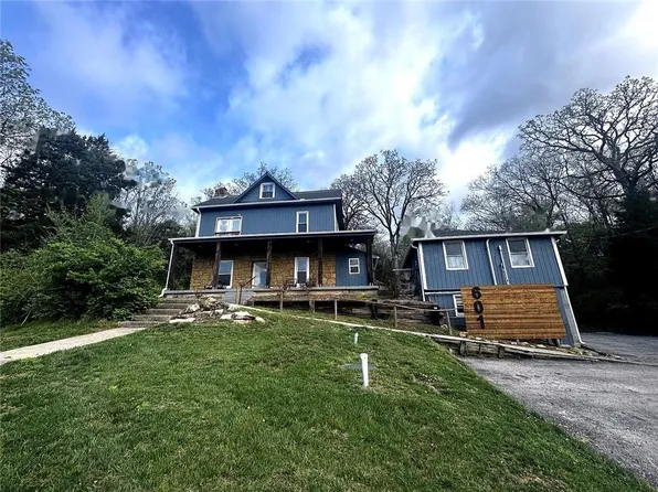 601 Kaw Dr, Edwardsville, KS 66111