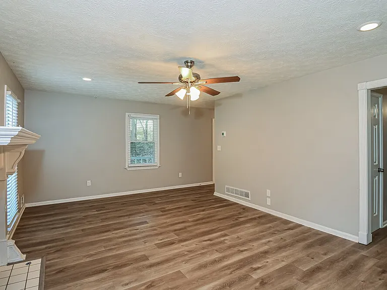 650 Kurtz Rd — Photo 8