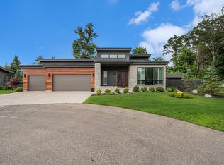 6569 Round Hill Ct SE, Grand Rapids, MI 49546