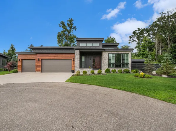 6569 Round Hill Ct SE, Grand Rapids, MI 49546