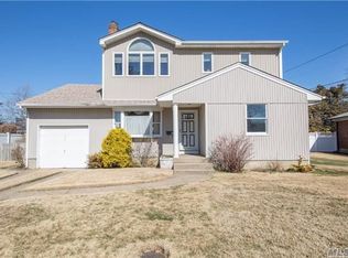 15 Gainsboro Ln, Syosset, NY 11791