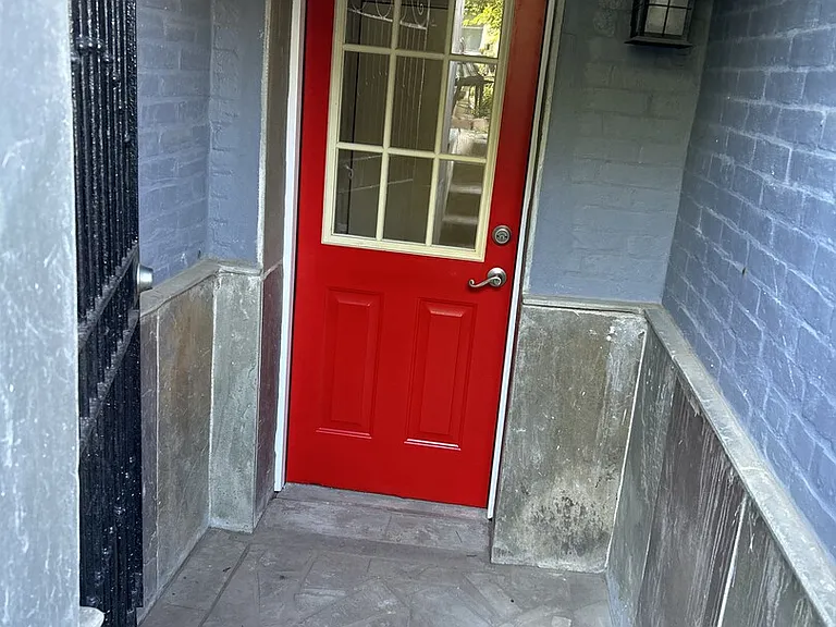 R St NE — Photo 11