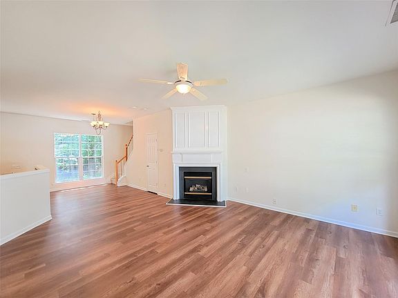 3rd image of 3560 Laurenhurst Ln