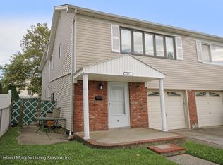63 Middle Loop Rd, Staten Island, NY 10308