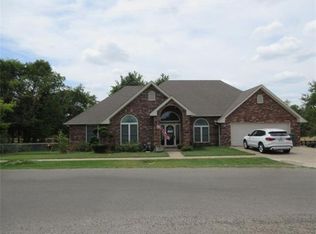 1101 N 8th St, Honey Grove, TX 75446