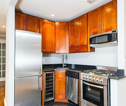 4th image of 1365 1st Ave Frnt 2