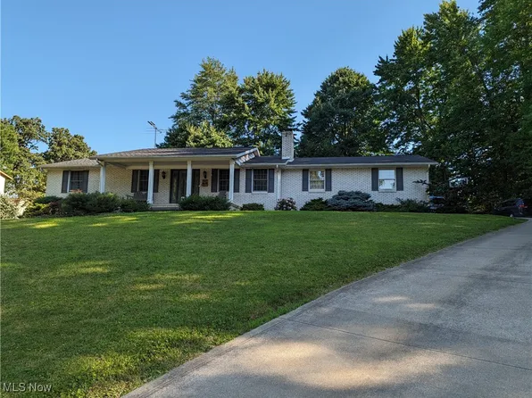 107 Briarwood Dr, Dalton, OH 44618