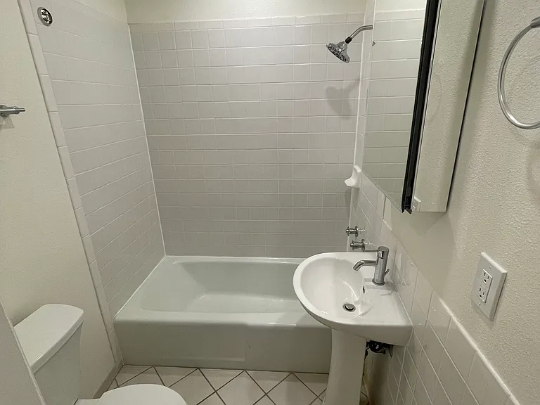 2428 Garmisch Dr #6 — Photo 10