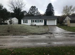 9823 Kathleen St, Grant, MI 49327