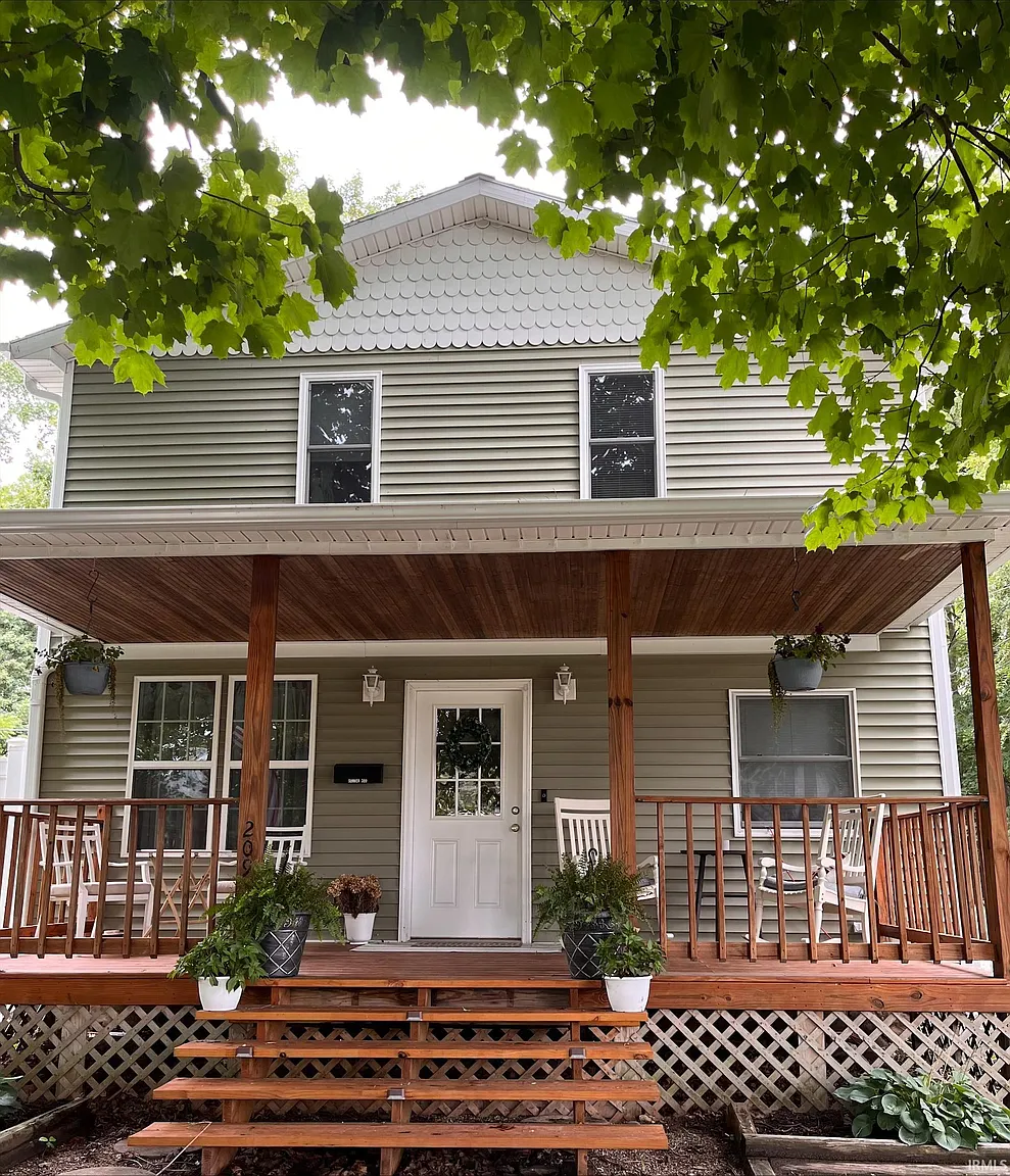 209 N Maple St photo 1